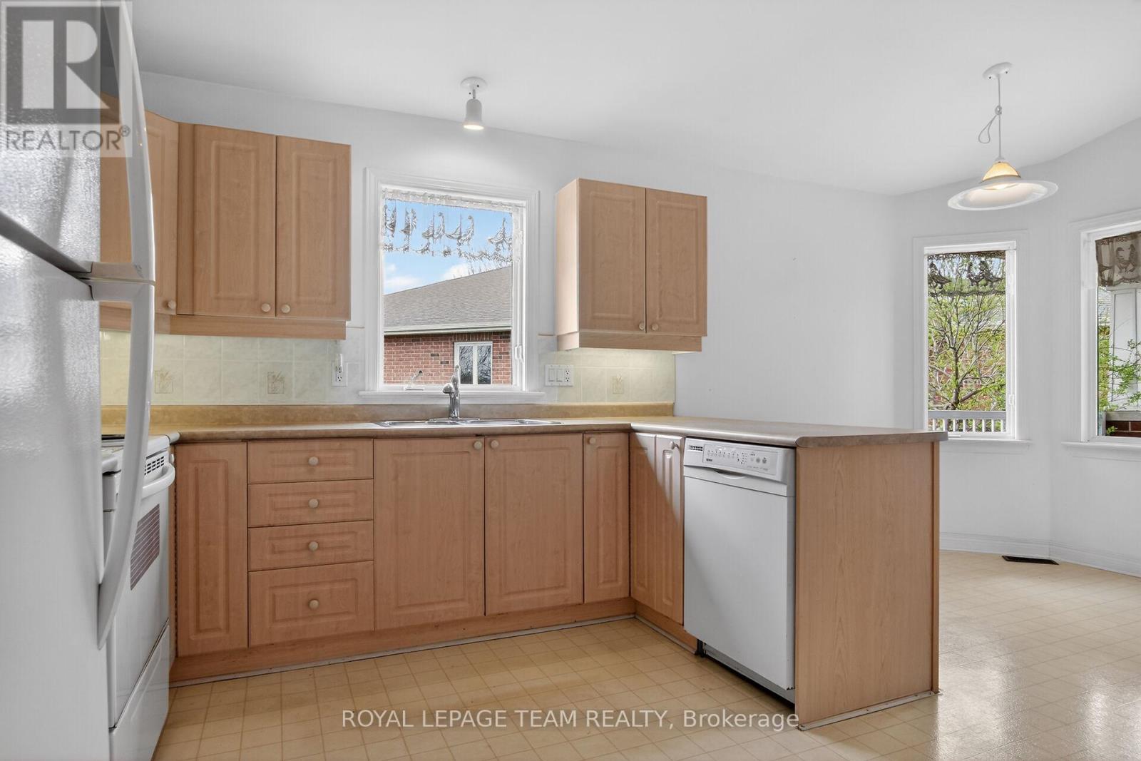 78 AMBERLAKES DRIVE
