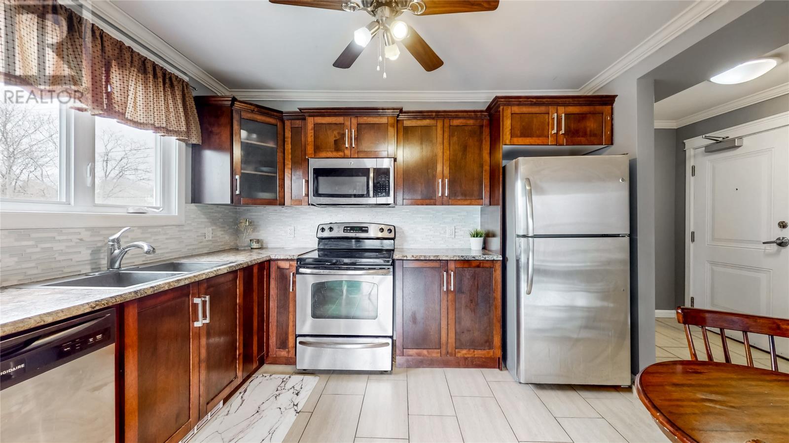 239 Craigmillar Avenue Unit#202