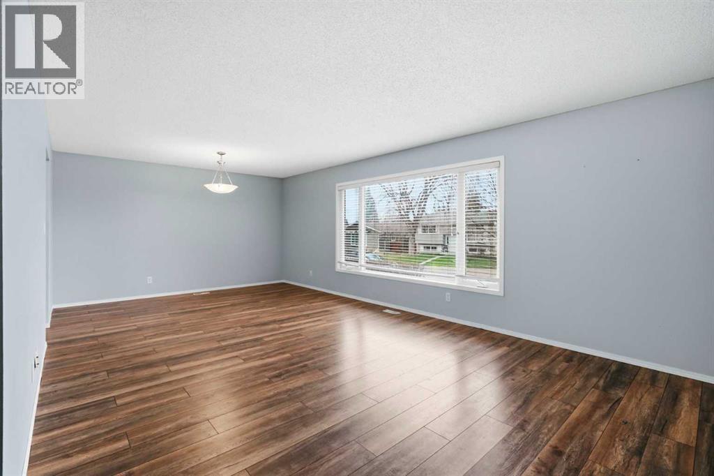 138 Midcrest Crescent SE