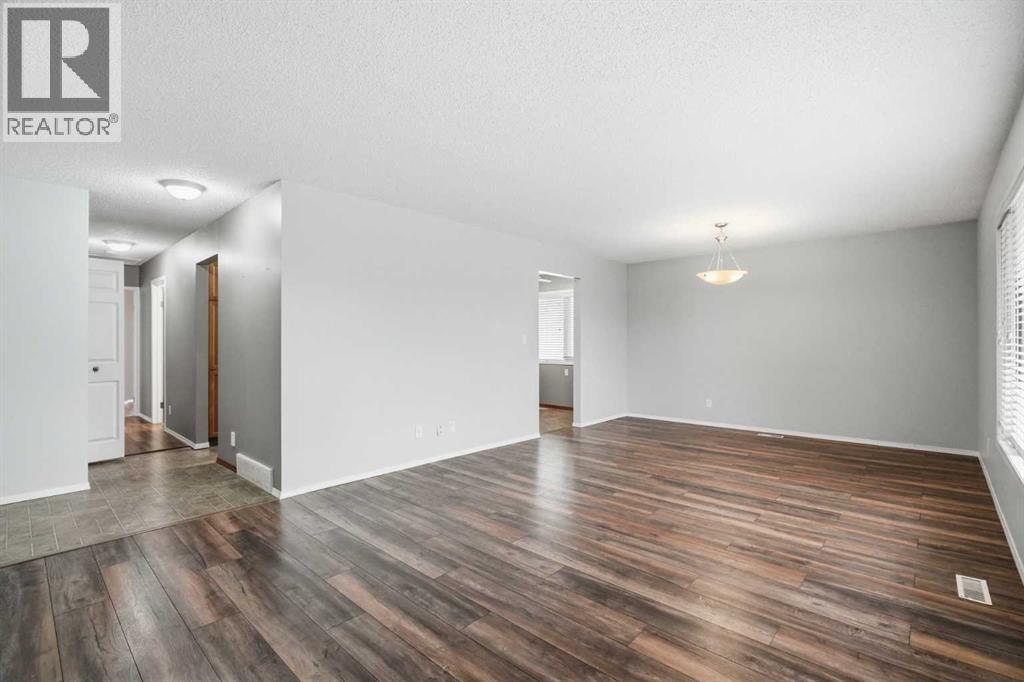 138 Midcrest Crescent SE