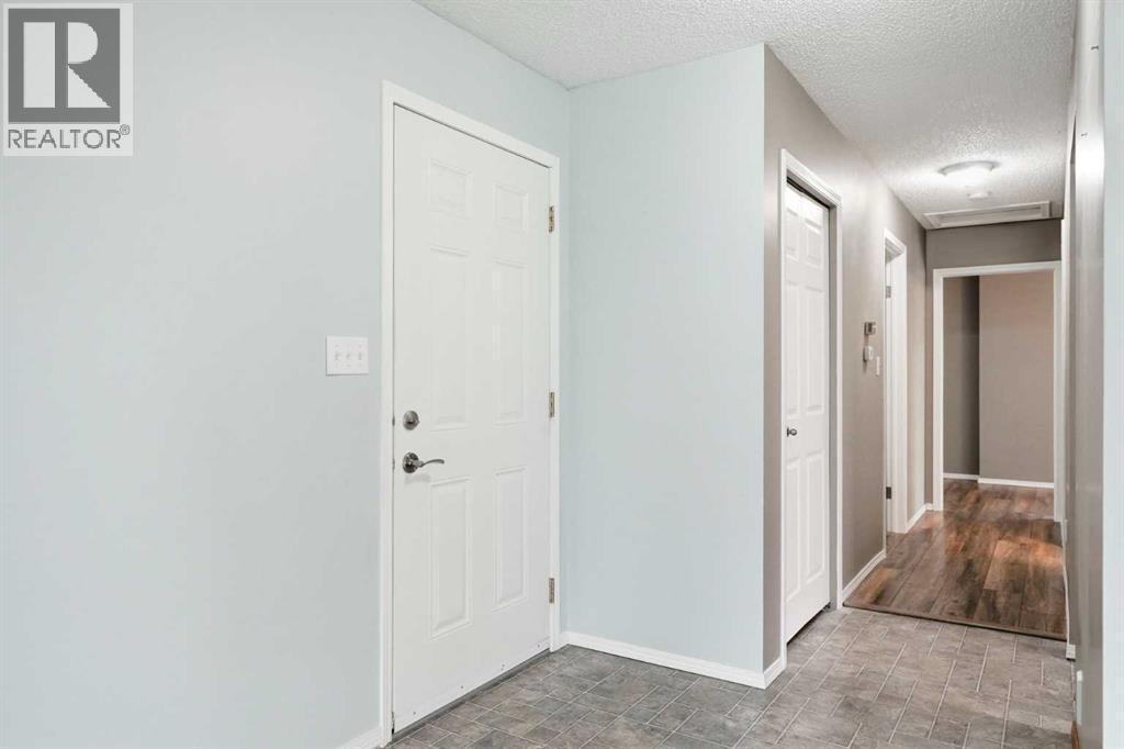 138 Midcrest Crescent SE