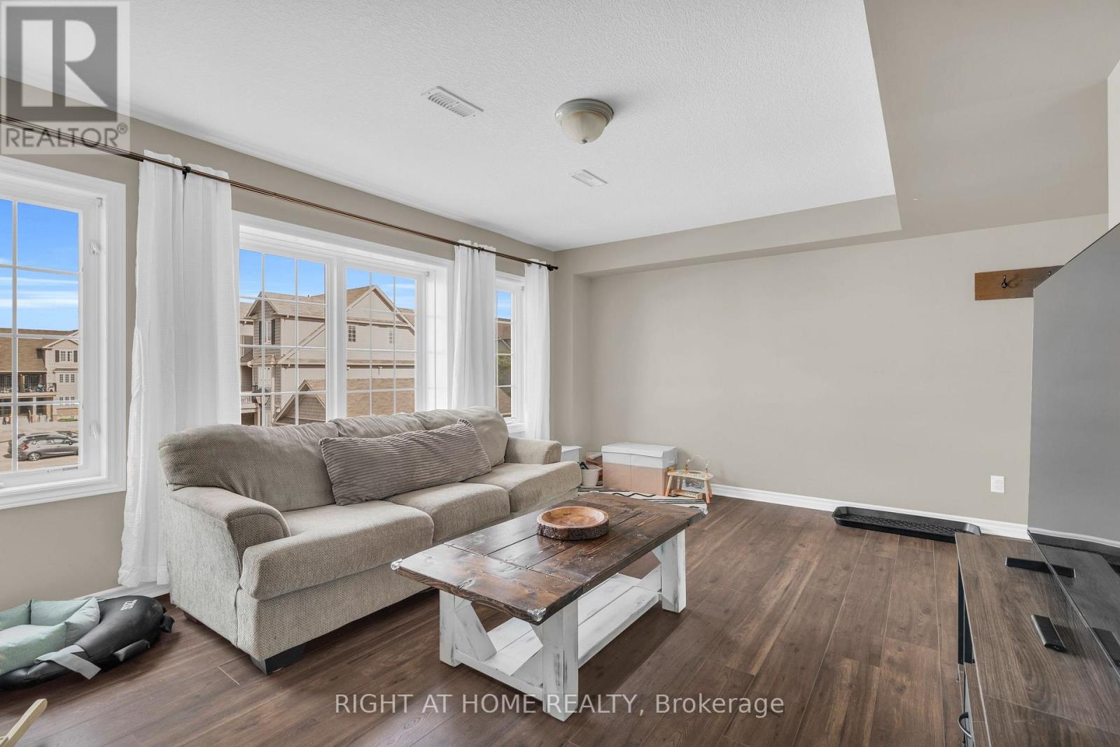 B - 630 WOODLAWN ROAD E