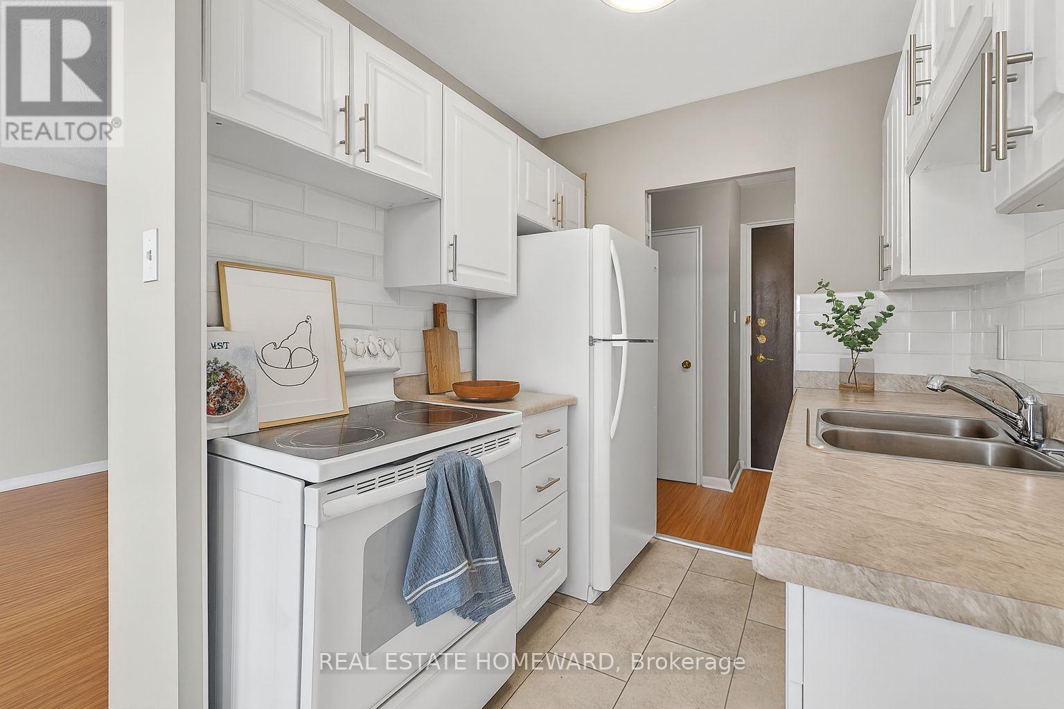 708 - 915 MIDLAND AVENUE