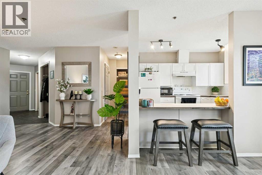 104, 7 Harvest Gold Manor NE