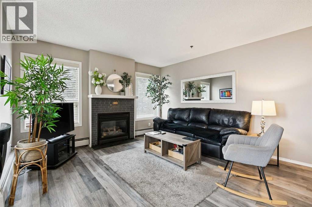 104, 7 Harvest Gold Manor NE