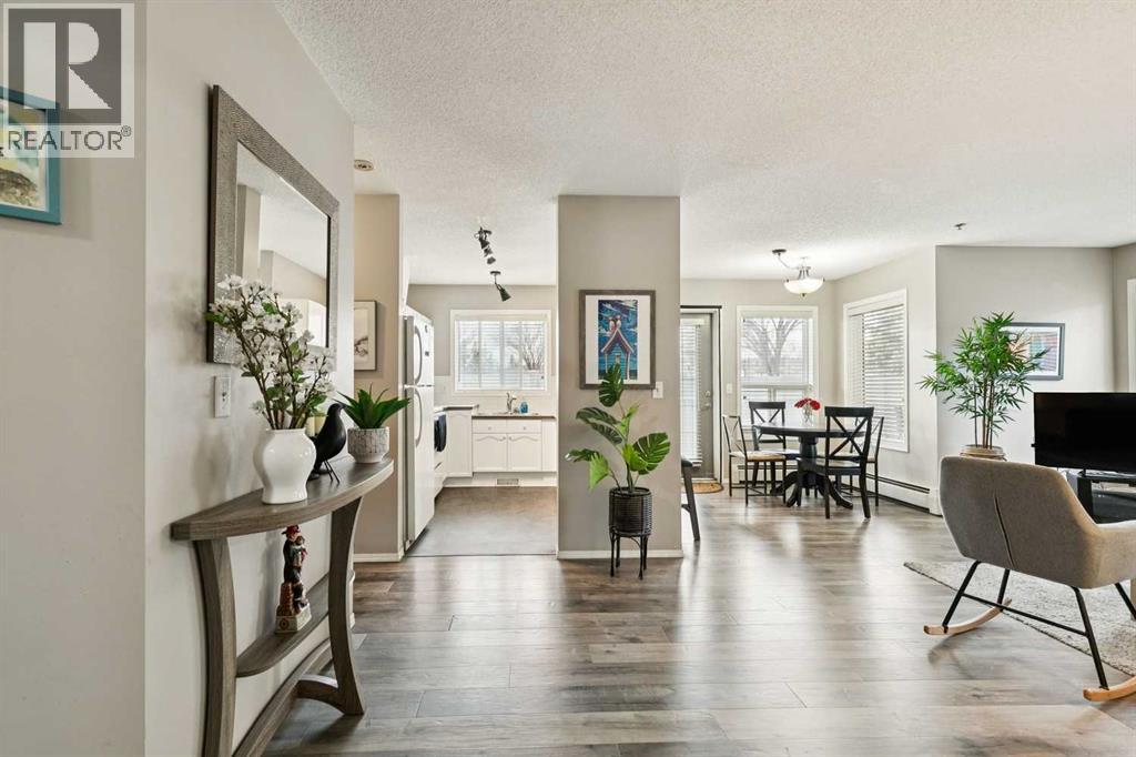 104, 7 Harvest Gold Manor NE