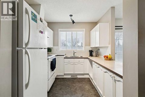 104, 7 Harvest Gold Manor NE Calgary AB T3K4Y3