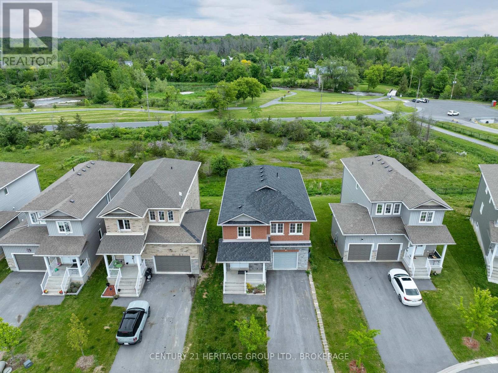 104 BRENNAN CRESCENT
