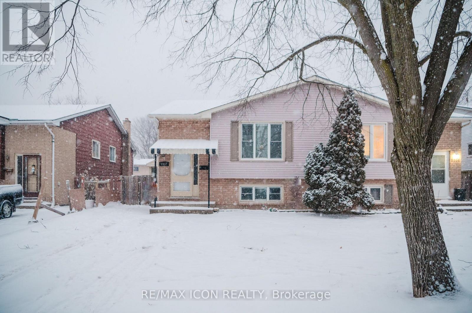 8332 MUNDARE CRESCENT