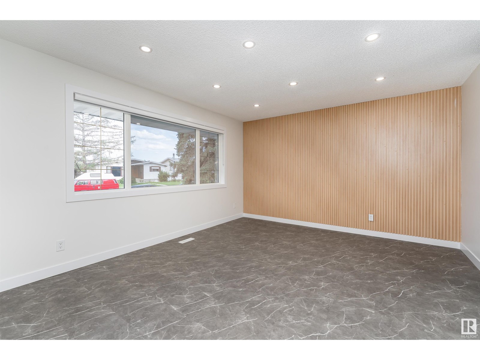 14011 95 ST NW