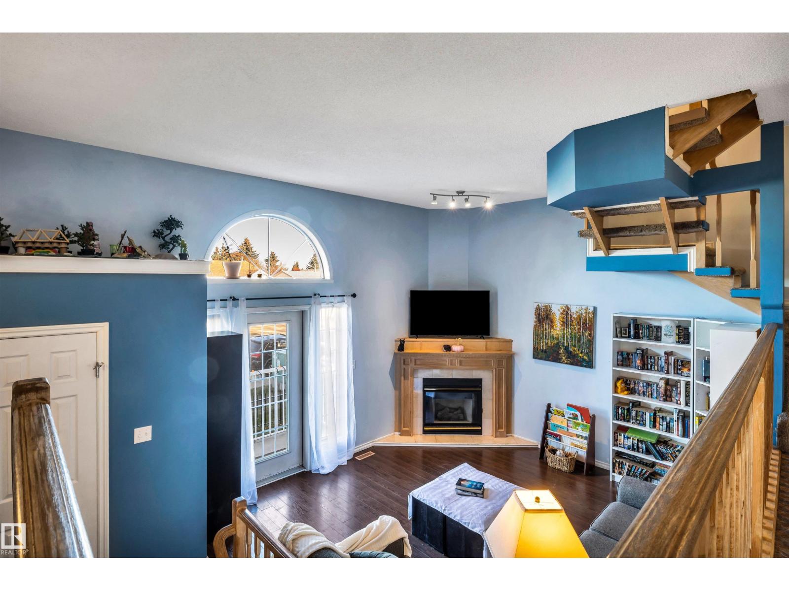 1260 48 ST NW