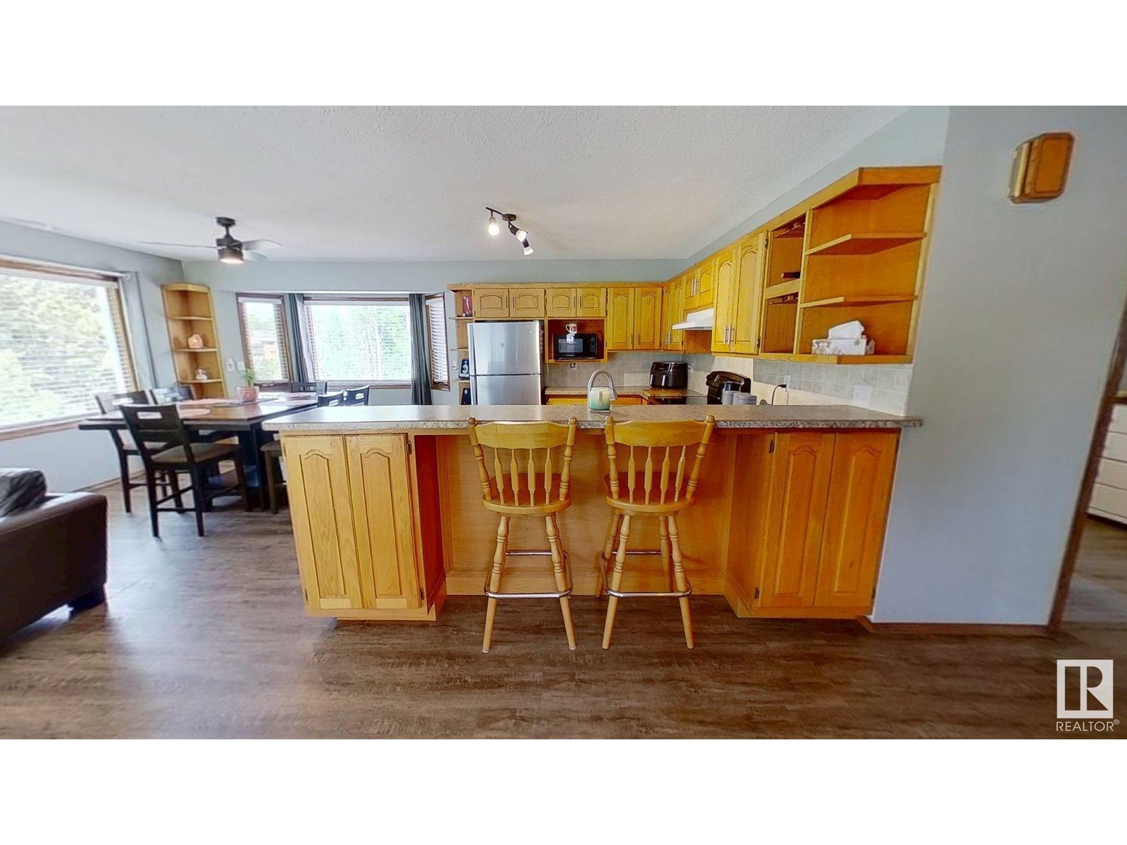 #4 2228 PARKLAND DR