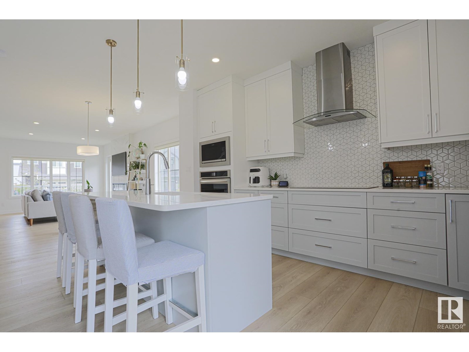 1736 PLUM CR SW