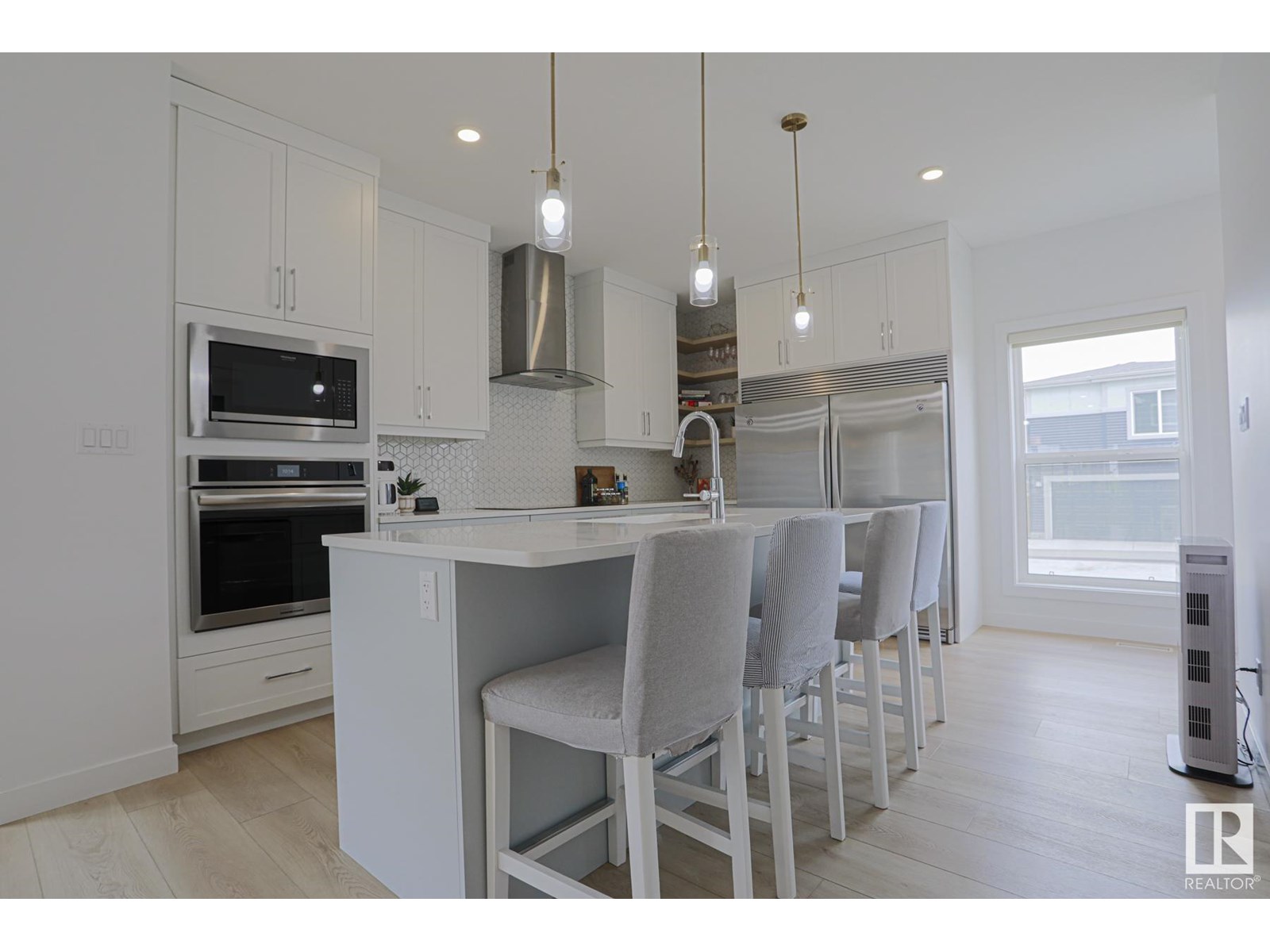 1736 PLUM CR SW