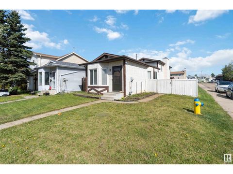 8304 157 AV NW Edmonton AB T5Z2P8