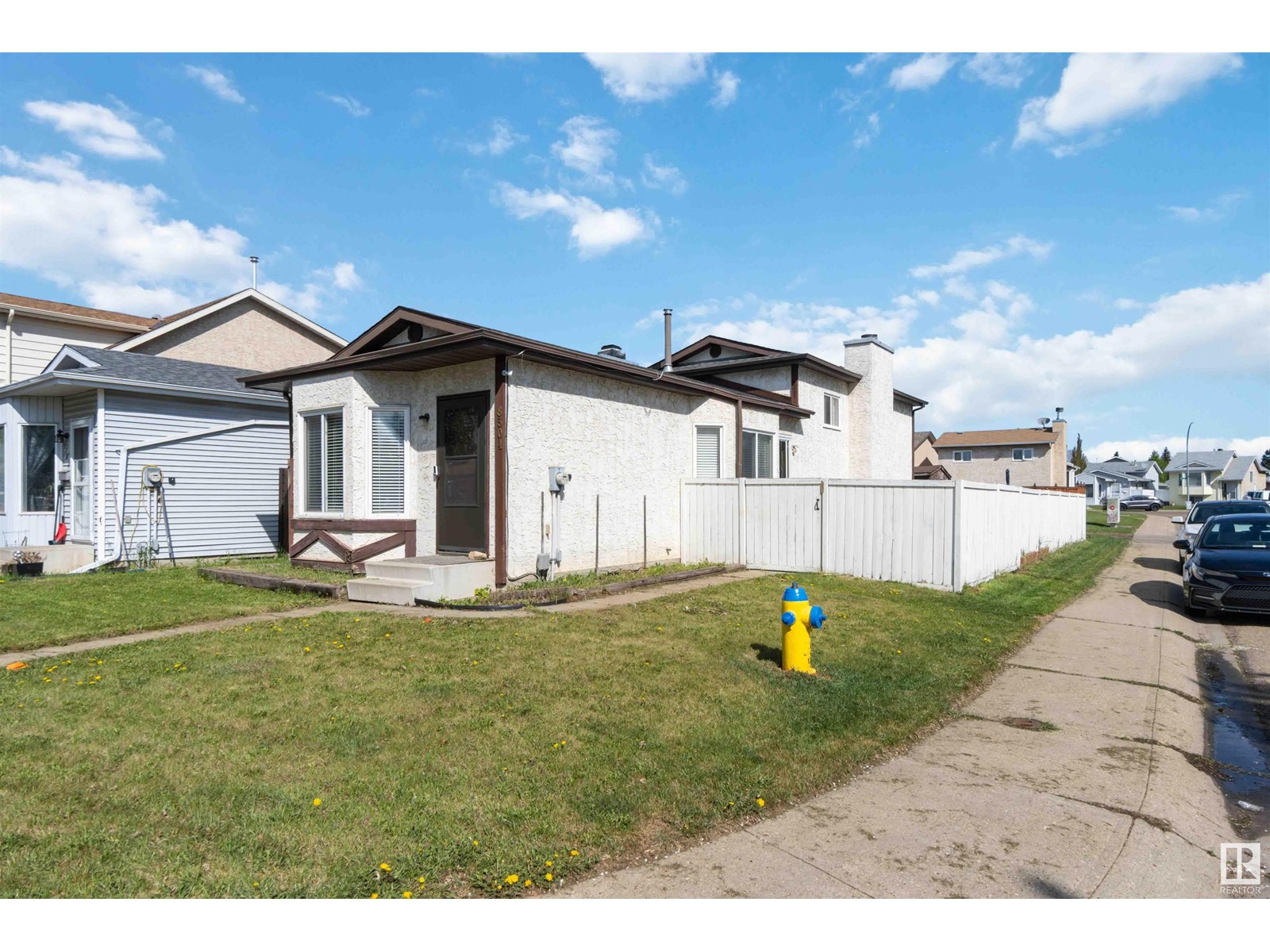8304 157 AV NW