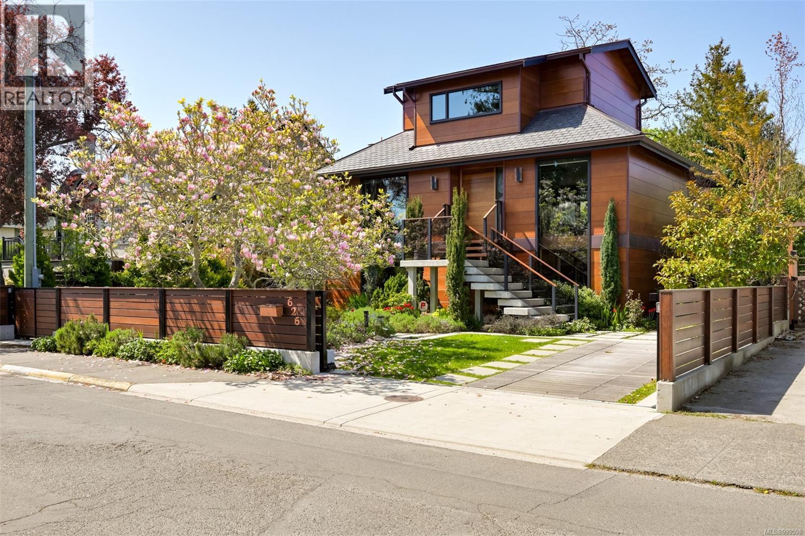 626 Monterey Ave