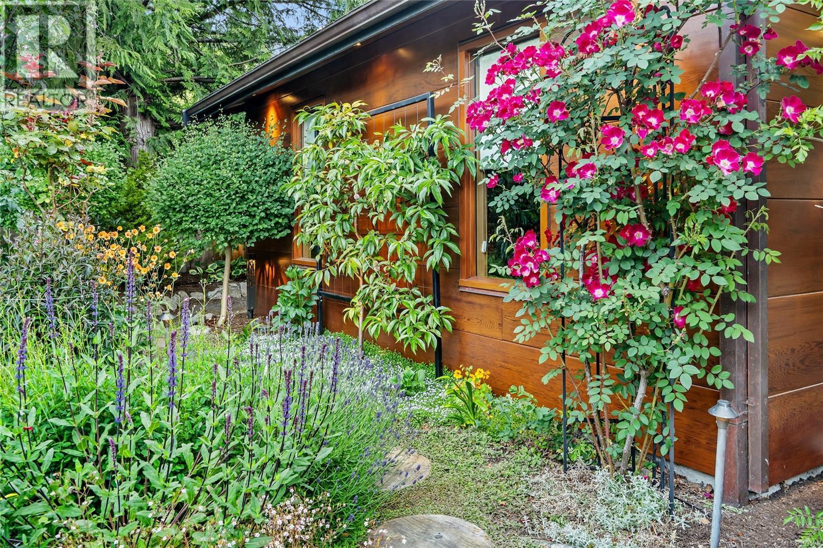 626 Monterey Ave
