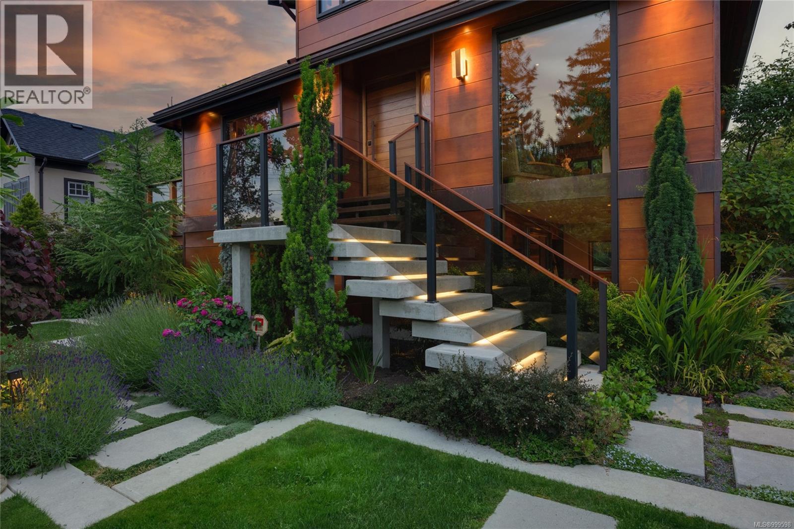 626 Monterey Ave