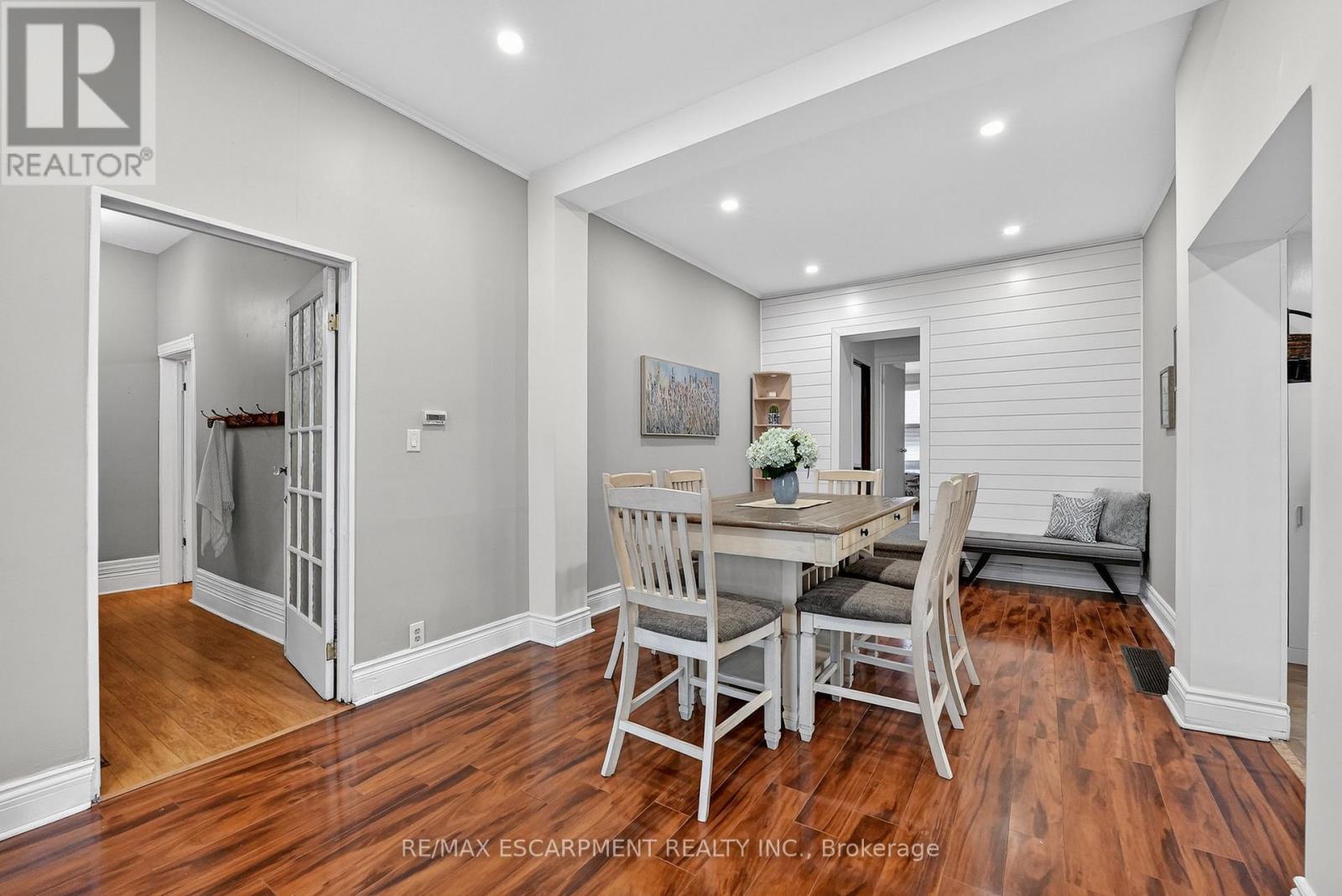 287 MAIN STREET E