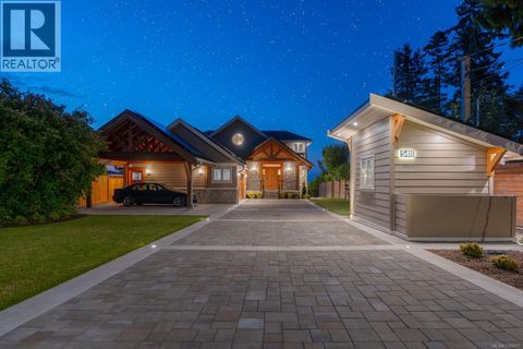 5411 Parker Ave Saanich BC V8Y2N2