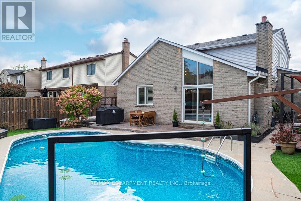 9 BING CRESCENT