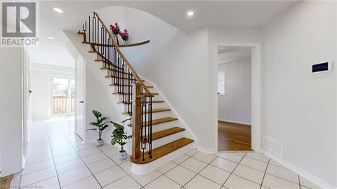 5550 BOLLINGTON Drive Mississauga ON L5V2H4