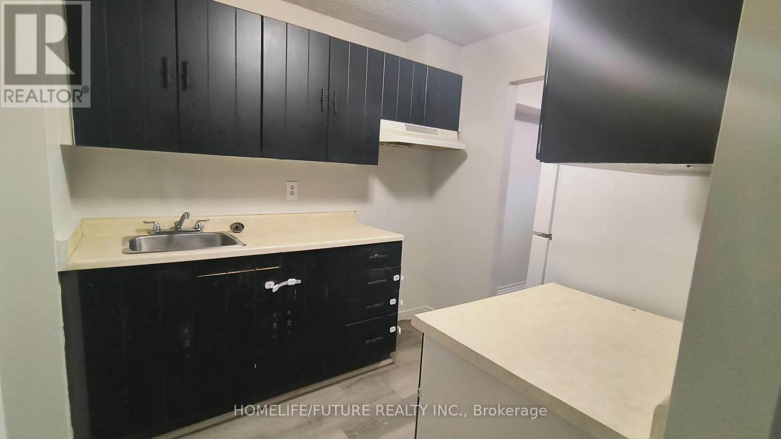 109 - 560 BLOOR STREET E