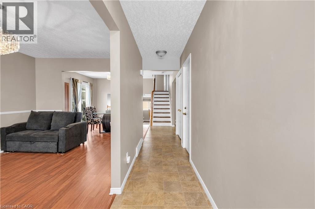 28 RIDGEWAY Crescent