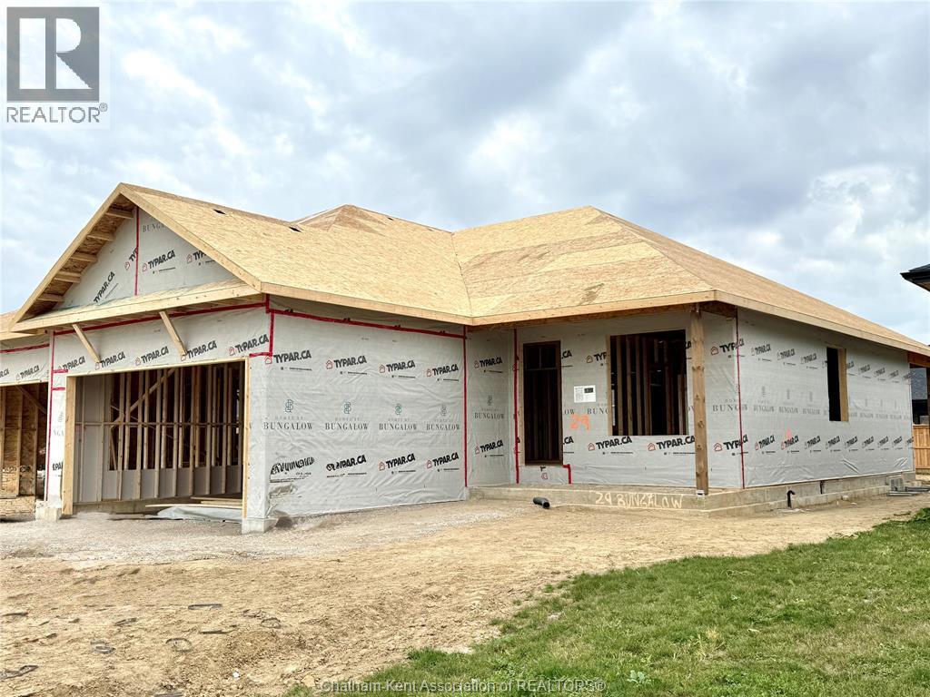 Photo 1 of 17 — 44 Duskridge ROAD, Chatham, ON N7L0G7