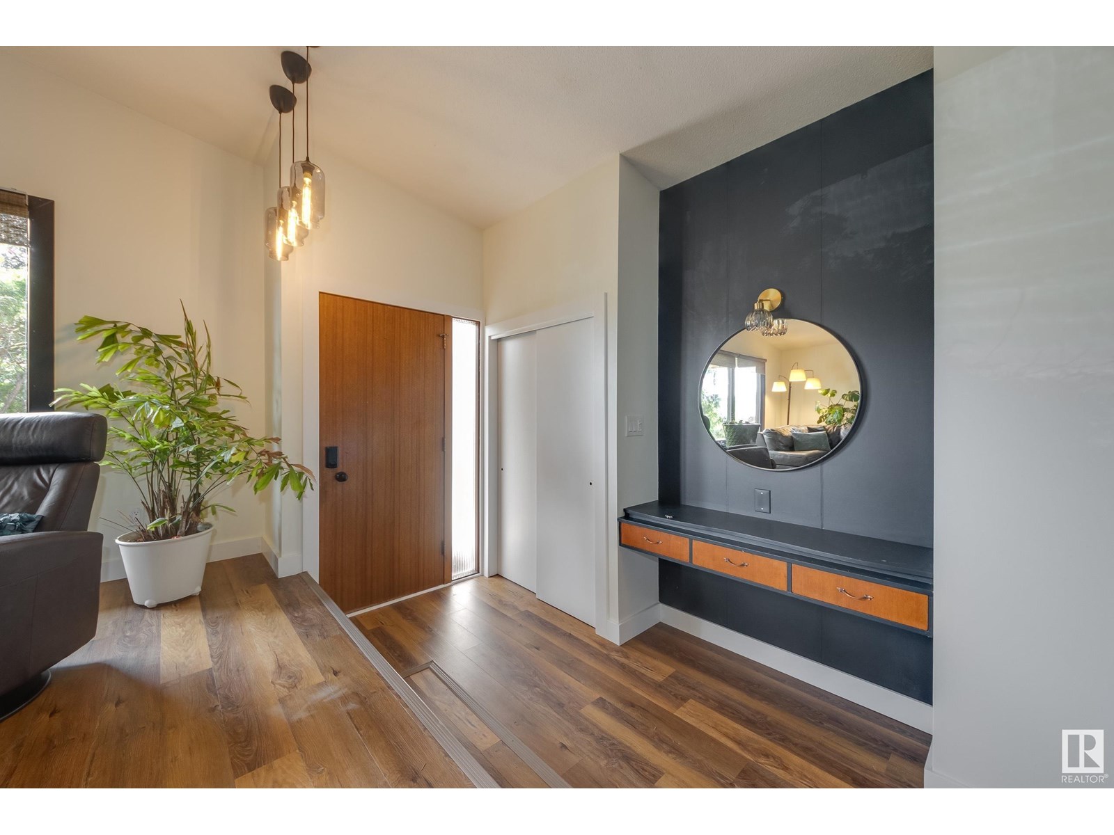 8407 75 ST NW