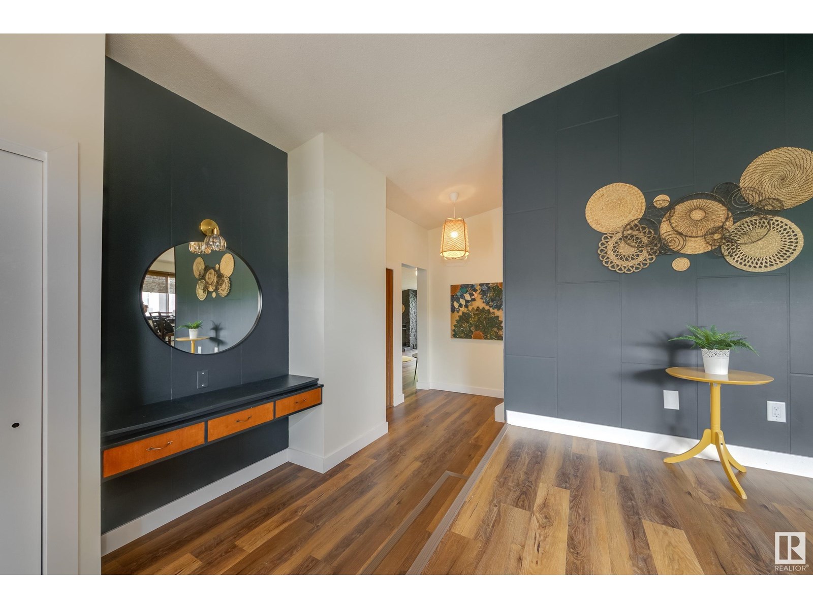 8407 75 ST NW