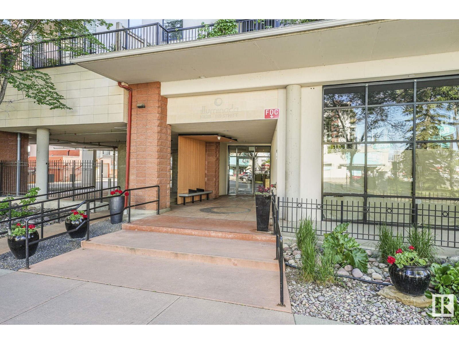 #601 10028 119 ST NW