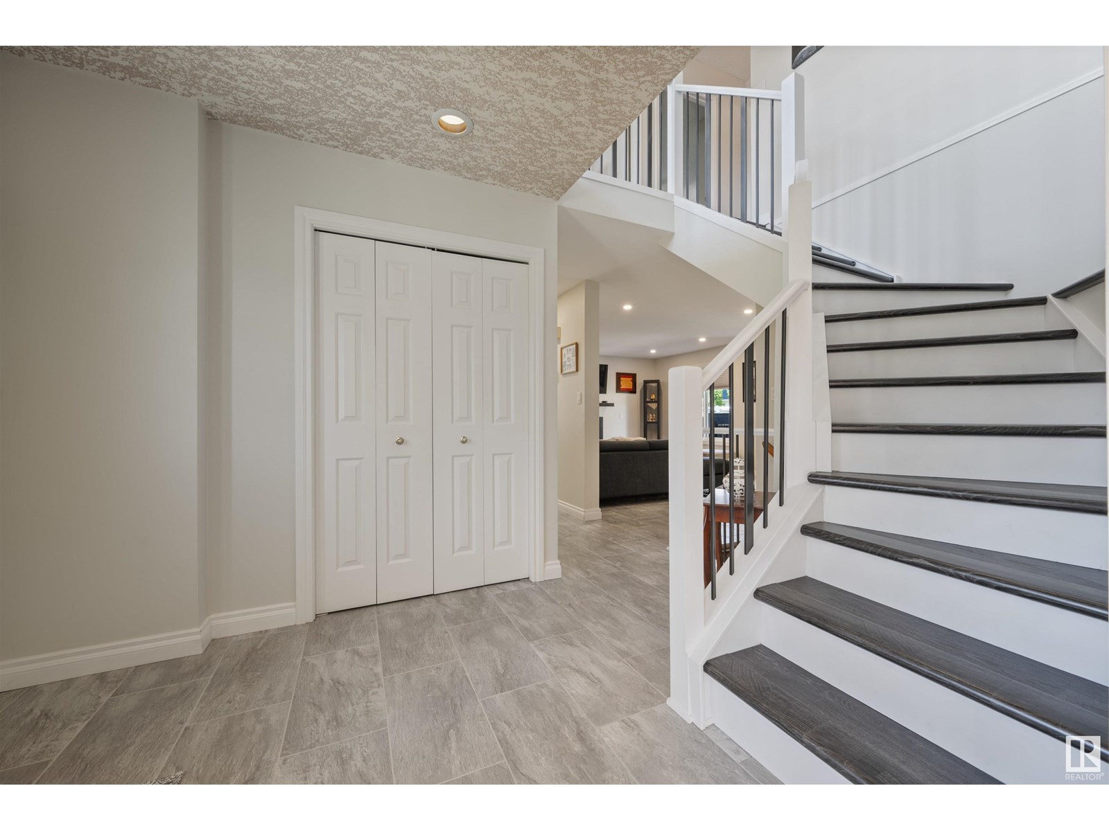 1128 112 ST NW