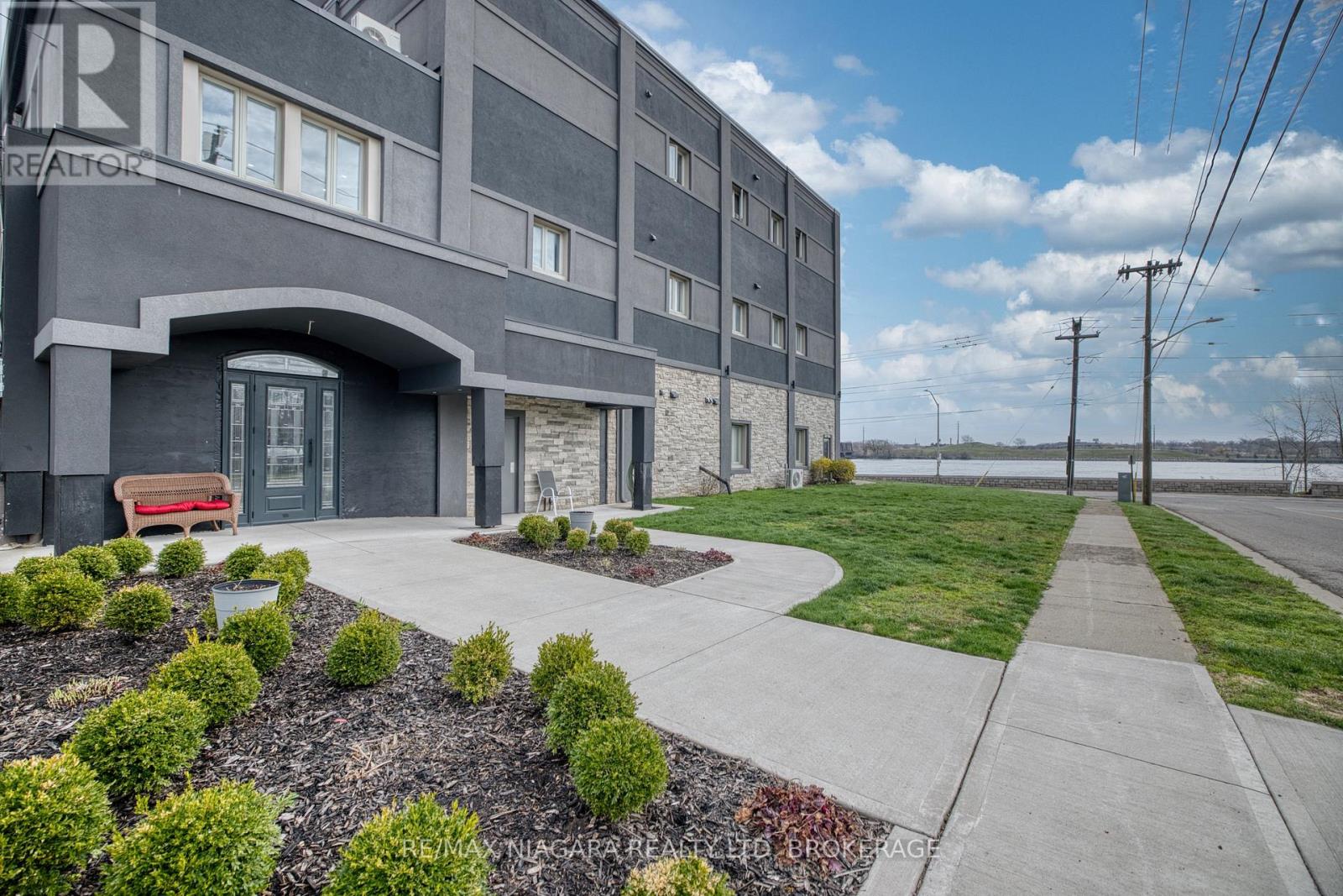 UNIT #4 - 2 LEWIS STREET