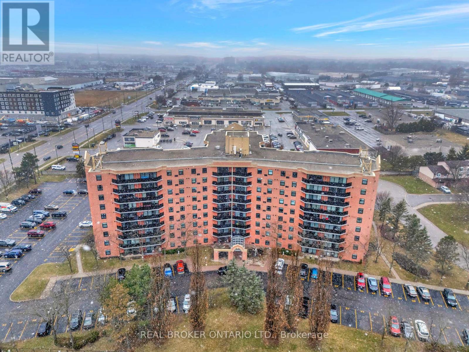 902 - 9 BONHEUR COURT