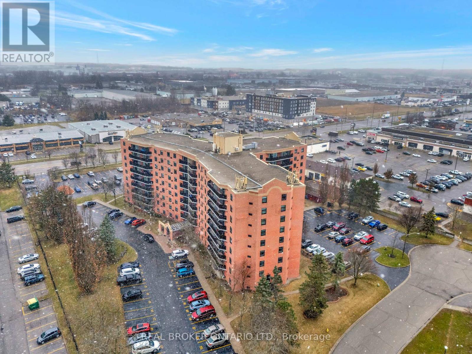 902 - 9 BONHEUR COURT