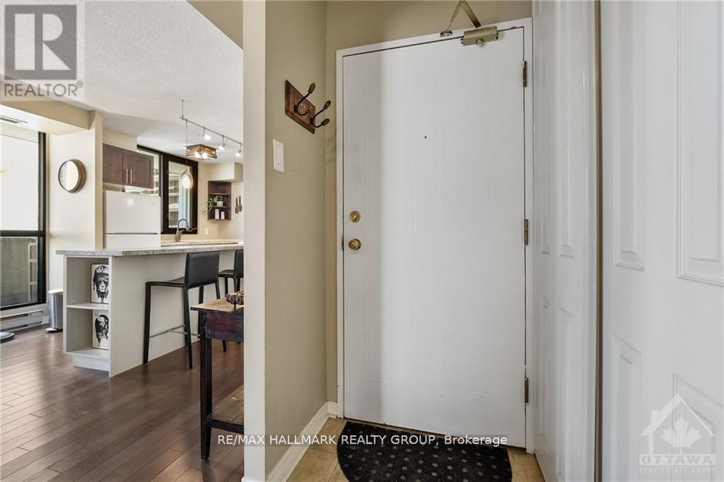 1102 - 200 BAY STREET