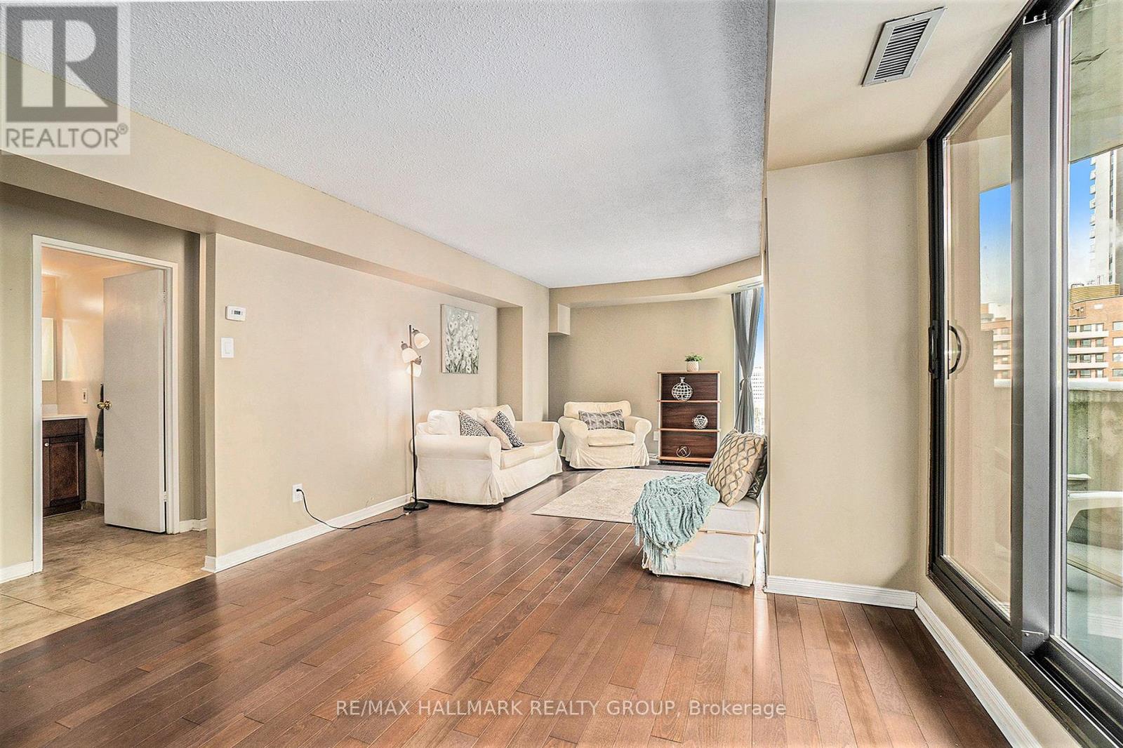 1102 - 200 BAY STREET