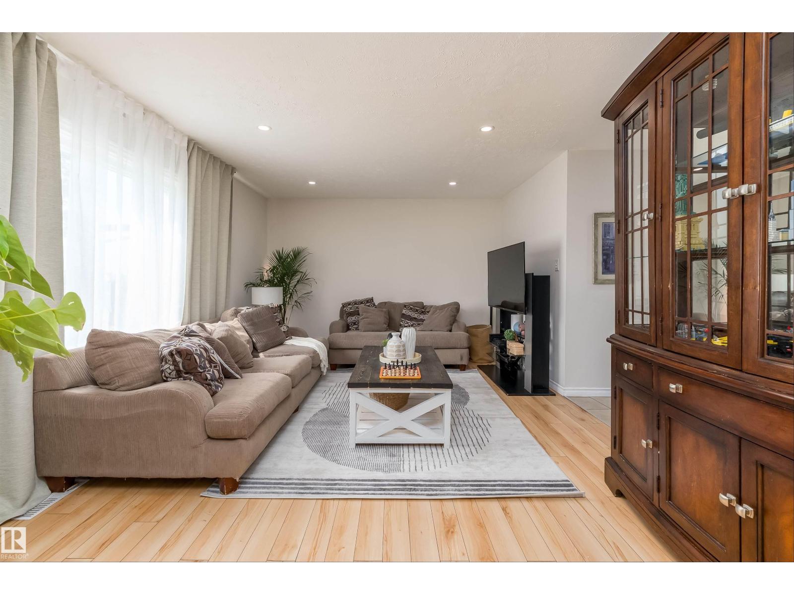 11236 40 AV NW