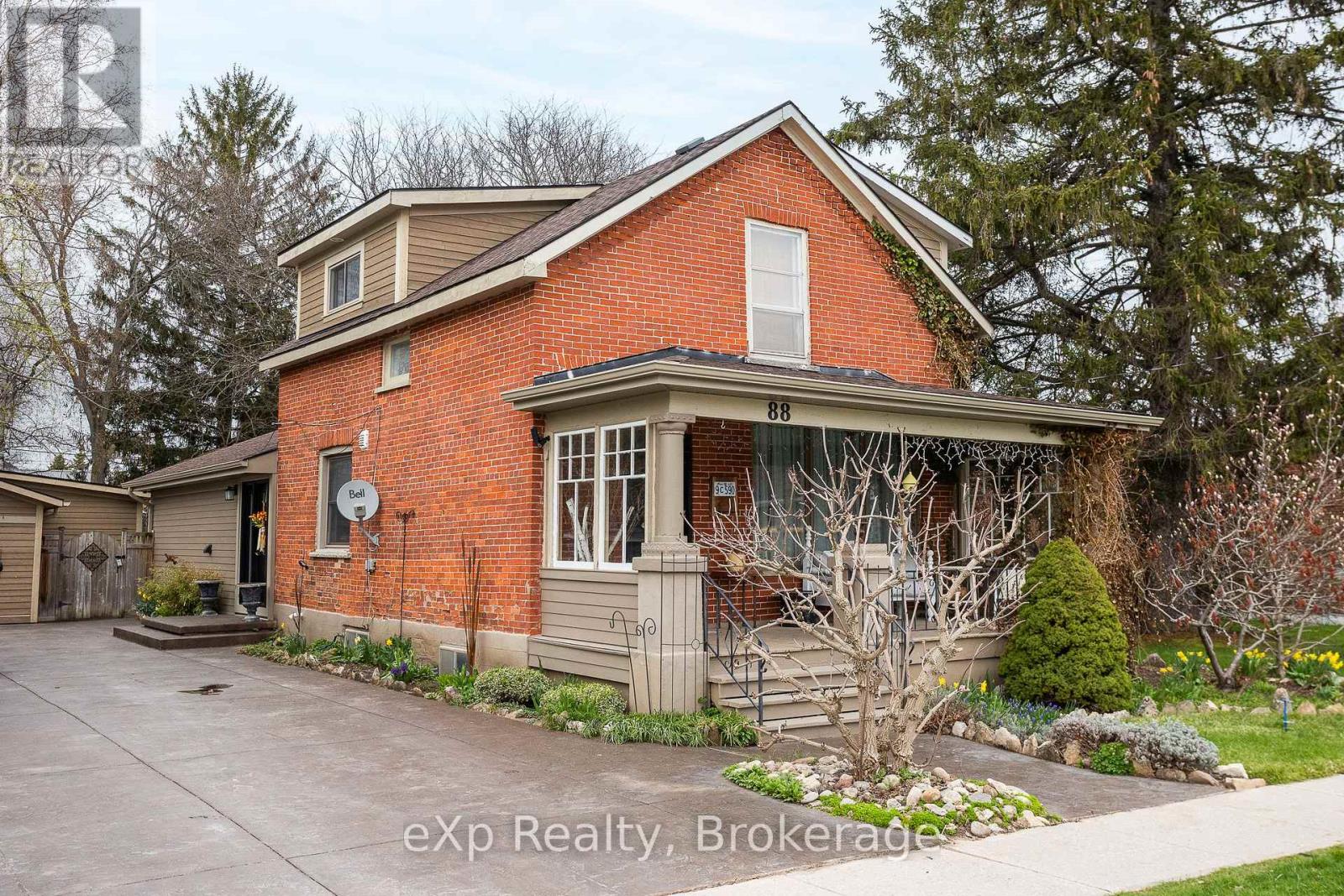 88 NELSON STREET W