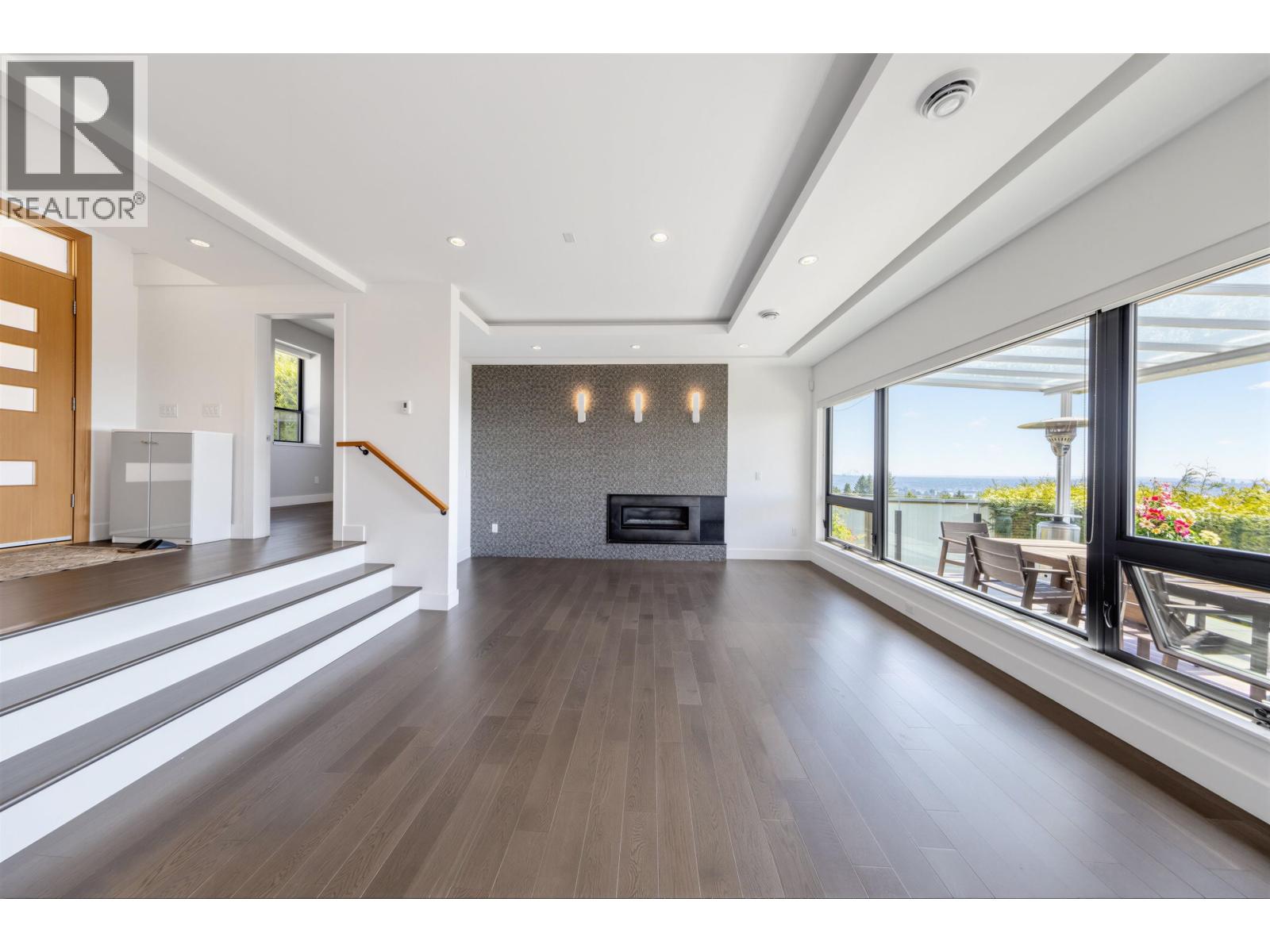 383 NEWDALE COURT