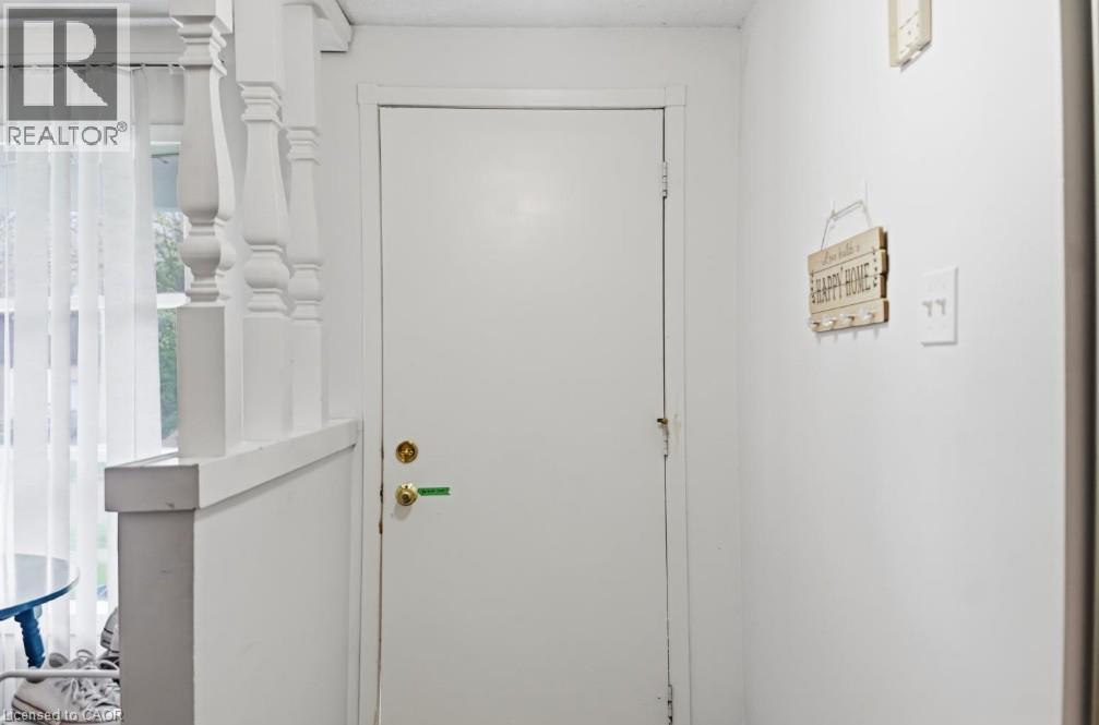 402 MIDWOOD Crescent
