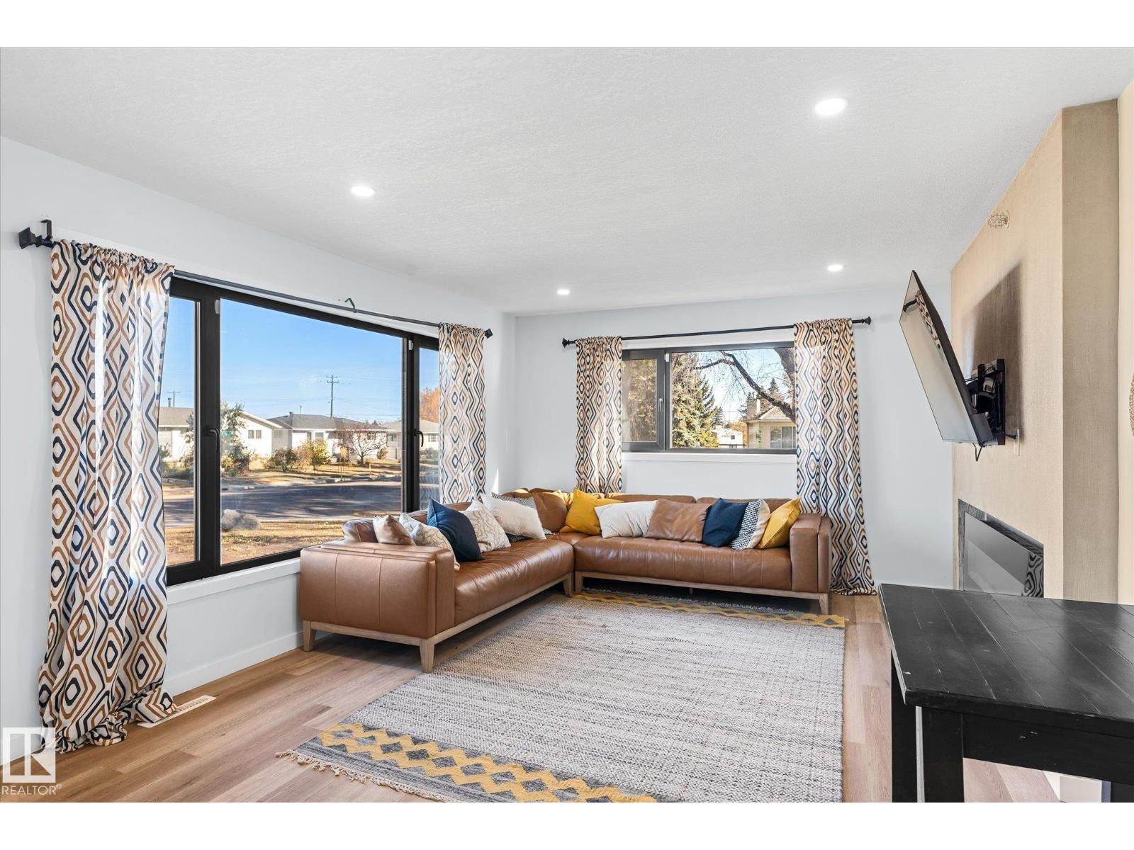 12240 53 ST NW