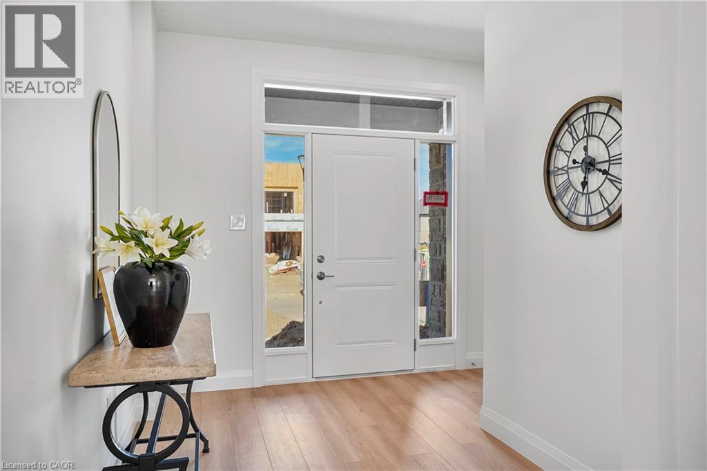 2568 CONSTANCE Avenue