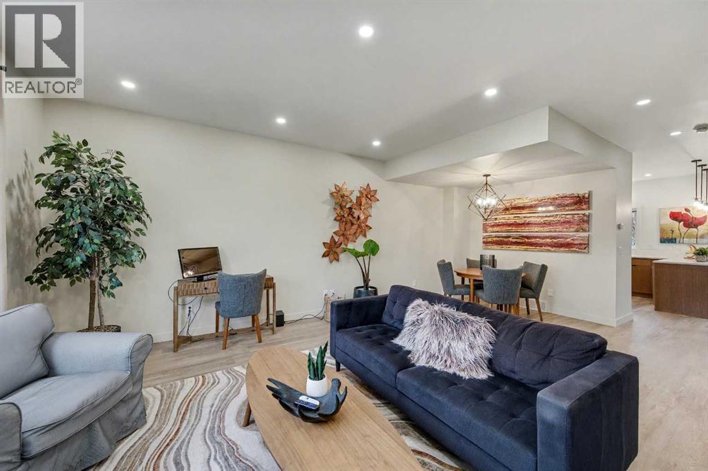 124 Country Hills Gardens NW