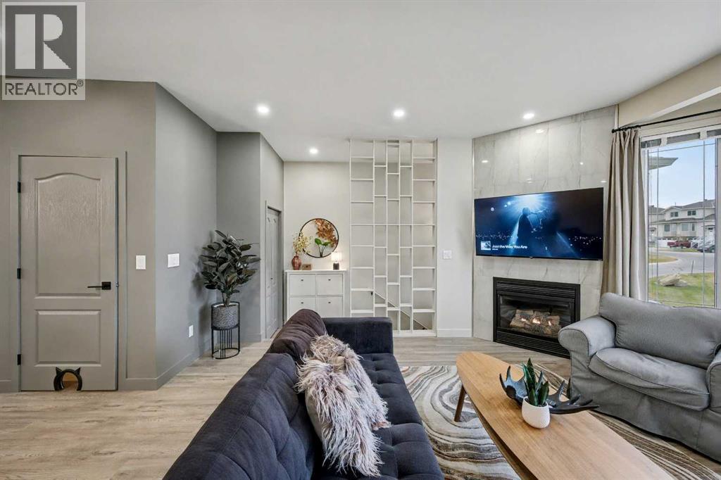 124 Country Hills Gardens NW