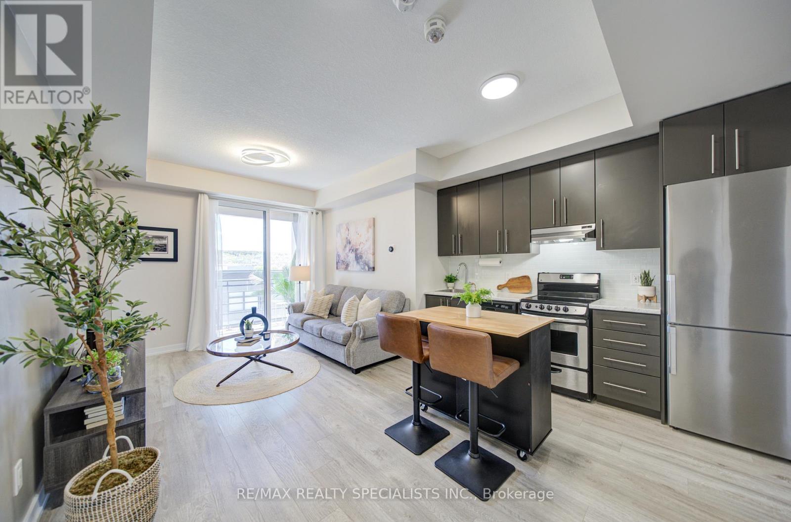 407 - 40 ESPLANADE LANE