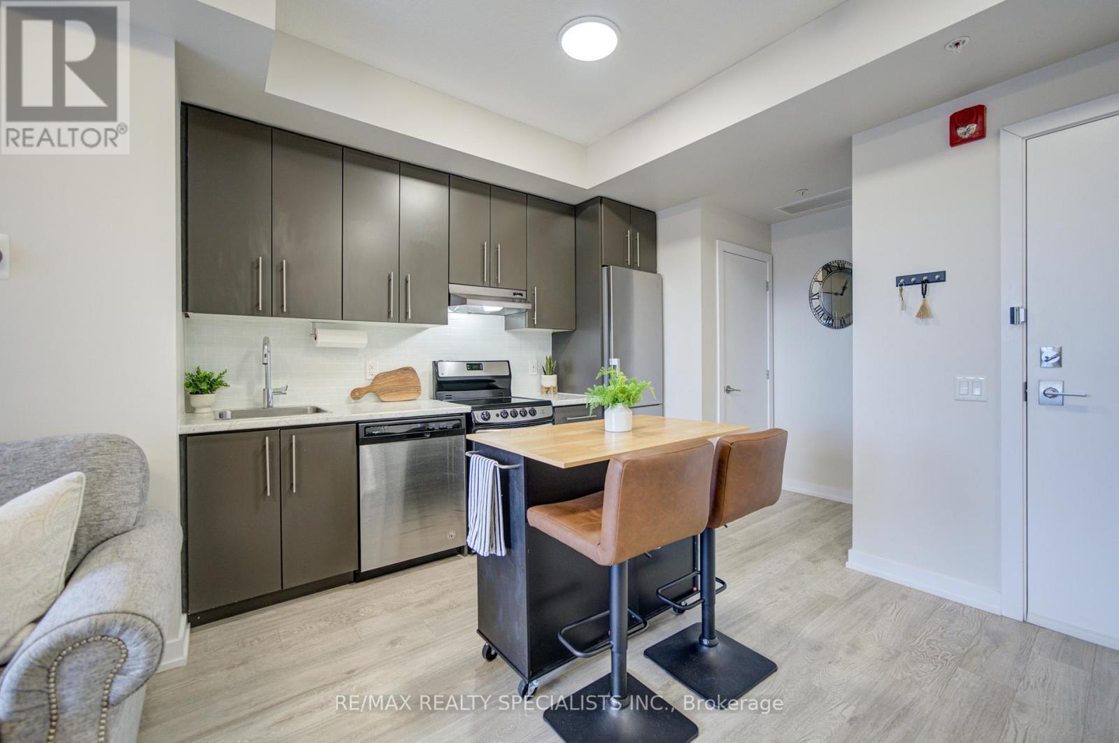 407 - 40 ESPLANADE LANE