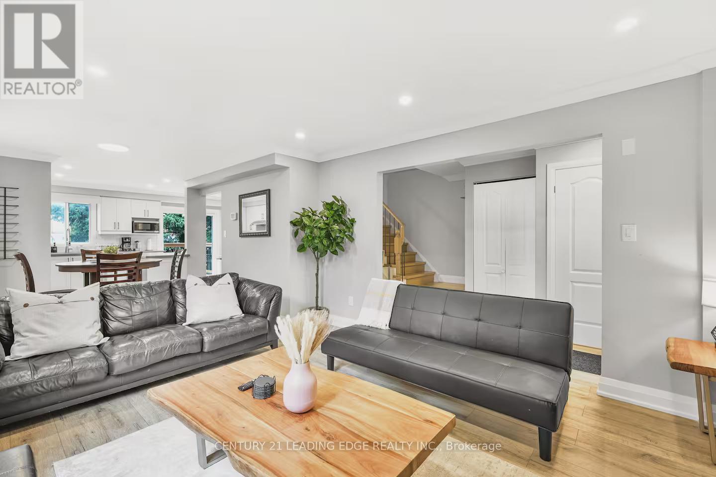 1627 FAIRFIELD CRESCENT